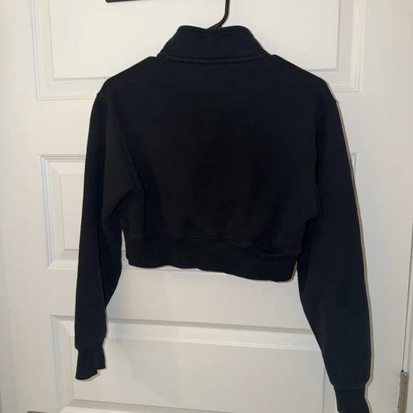 Aritzia Women's Black Cropped Pullover - Picture 4 of 4